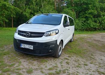 Opel Vivaro wersja long 9 osób