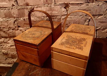 Drewniana skrzyneczka szkatułka np na nici guziki biżuterię Rękodzieło