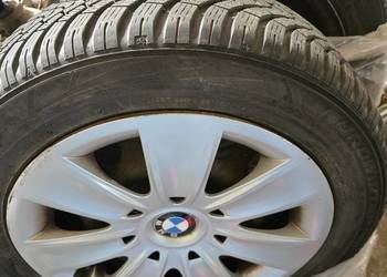 Opony zimowe na felgach stalowych od Bmw1 z kolpakami w dobrym stanie Opony zimowe na felgach stalowych od Bmw1 z kolpakami w dobrym stanie