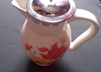 Fajansowy dzbanek z metalową przykrywką, Niemcy, pierwsza połowa XX w.