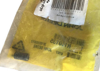 R160135 Przypinka John Deere