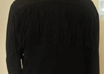 czarna kurtka z frędzlami