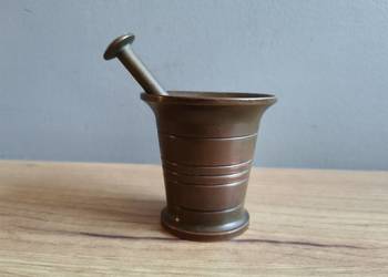 Stary mały przedwojenny moździerz z brązu