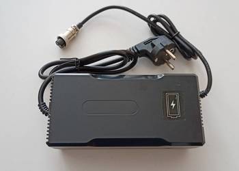 52v Ładowarka li-ion 58,8v 4A (14s) wentylator Hi-Tech