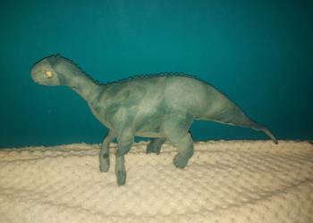 Pluszowy dinozaur z Dinozaura Disney'a