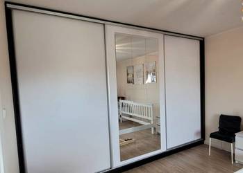 Duża szafa  i wymiarach 3,70x 2,50 szer 50.