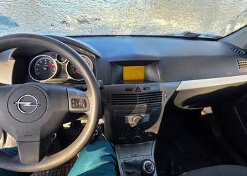 Opel Astra H deska rozdzielcza kokpit