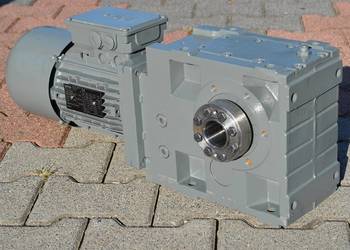 Motoreduktor kątowy 1.1kw. 27obr./min. LENZE