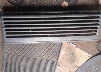GRILL ATRAPA KRATKA CHŁODNICY NISSAN URVAN 1980-86