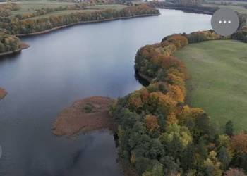 działka nad jeziorem