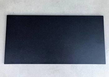 Płytki na podstopnie - czarny gres 30x60 BARWIONY W MASIE