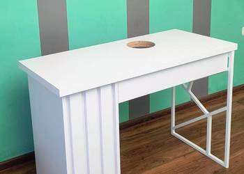 Biurko kosmetyczne do manicure z lamelami