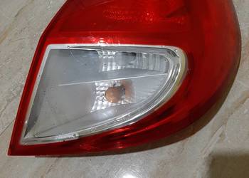 Lampa tylna prawa Renault Clio posiada pęknięcie patrz foto