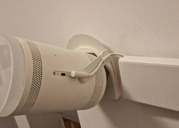 Samsung Freestyle uchwyt ścienny. Regulacja kąta