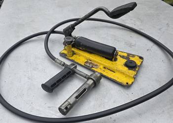 Prasa hydrauliczna nożna do rur REHAU
