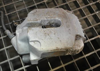Zacisk przód prawa strona BMW E60 E61 E63 E64