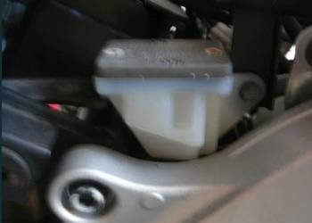 Zbiorniczek płynu hamulcowego Suzuki GSR 600
