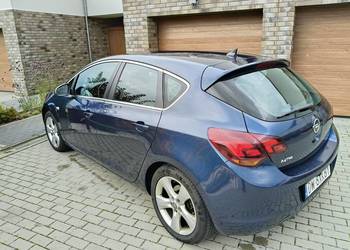 Opel Astra J 1.6 2010 z bagażnikiem FlexFix