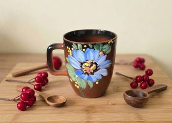 Ręcznie robiony kubek ceramiczny 300 ml z niebieskim kwiatem