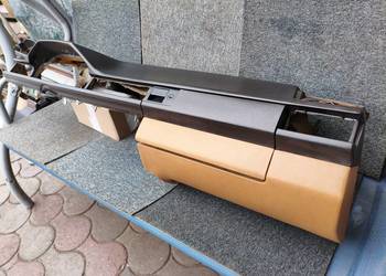 Mercedes W124 deska rozdzielcza bez drewna czarna kremowy środek kokpit 124