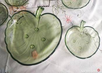 Miseczka,  owocarka. Uranowe szkło. W kształcie liścia.