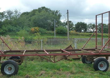 przyczepa do przewozu uli pszczelich,  słomy