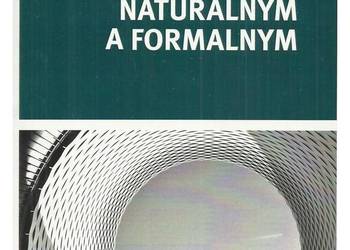 Między językiem naturalnym a formalnym