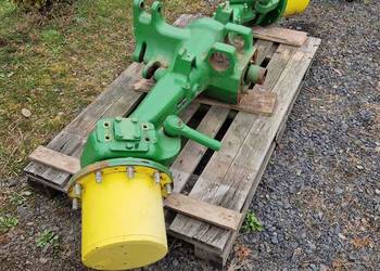 Przedni most John Deere 6215 R zwolnice piasty 50km/h