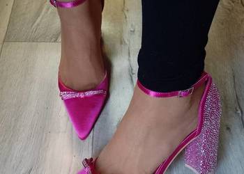 (40) Różowe, bogato zdobione czółenka wieczorowe z zapięciem, NOWE