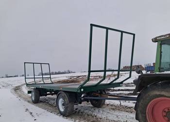 Przyczepa do slomy bel