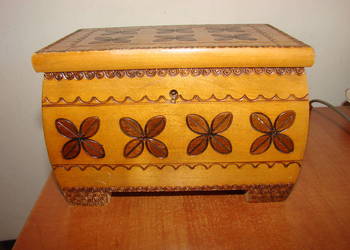 drewniana skrzynka dekoracyjna PRL