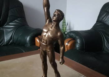 Statuetka olimpijczyk z mosiądzu PRL.