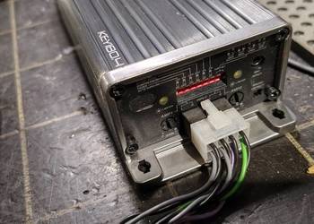 Kicker KEY 180.4 - digitalny wzmacniacz.