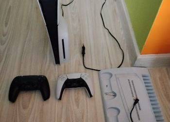 Konsola Ps5 BluRay 1TB 2 Pady +podstawka+ gra Minecraft BDB Stan Gwarancja
