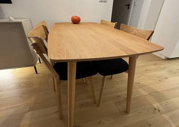 4-osobowy stół z krzesłami