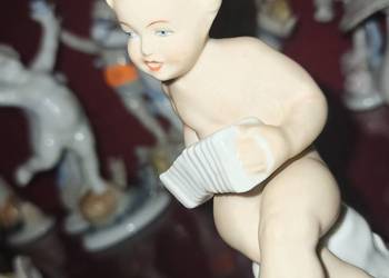 Figurka Putto z harmoszką  Sygnatura Schaubach Kunst Germany Figurka Putto z harmoszką  Sygnatura Schaubach Kunst Germany