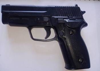 Pistolet sig sauer p226 plastikowa replika z walizką