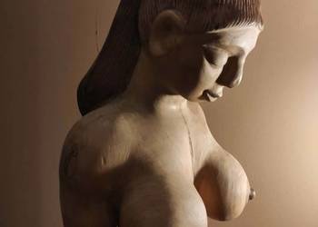 Rzeźba kobieta akt drewniana