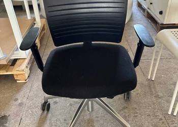 Fotel biurowy obrotowy – ergonomiczny, klasa premium
