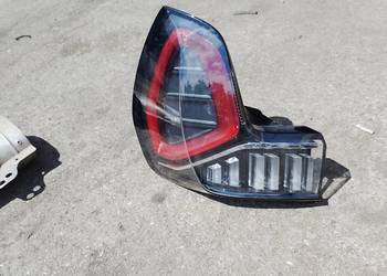 LAMPA PRAWY TYŁ LYNK & CO 01