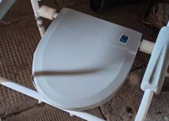Przenośne krzesło wc