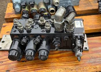 Rozdzielacz hydrauliczny czterosekcyjny 48V ATLET  AV5787 0