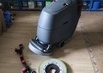 Maszyna czyszcząca, szorowarka do podłóg z trakcją Numatic TGB 6055/100T -
