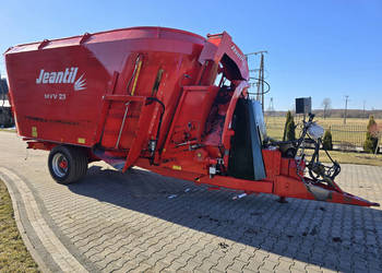 Wóz paszowy ze ścielarką JEANTIL MVV 23 m3 (2012 r.)