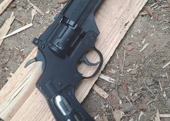 Witam sprzedam pistolet typu reworwer