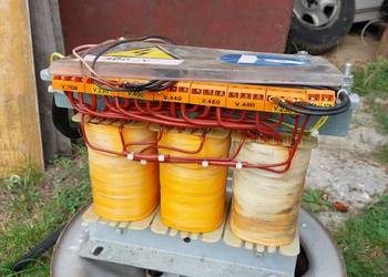 Transformator trójfazowy