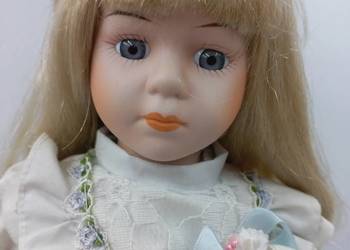 Przepiękna kolekcjonerska lalka porcelanowa.