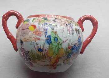 Ręcznie malowana cukierniczka, stara porcelana japońska. Bez przykrywki.