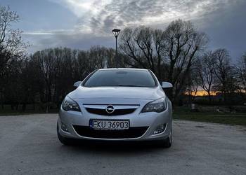 Opel Astra J 2011