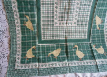 Obrus kuchenny , zielony w gąski PRL Obrus kuchenny , zielony w gąski PRL